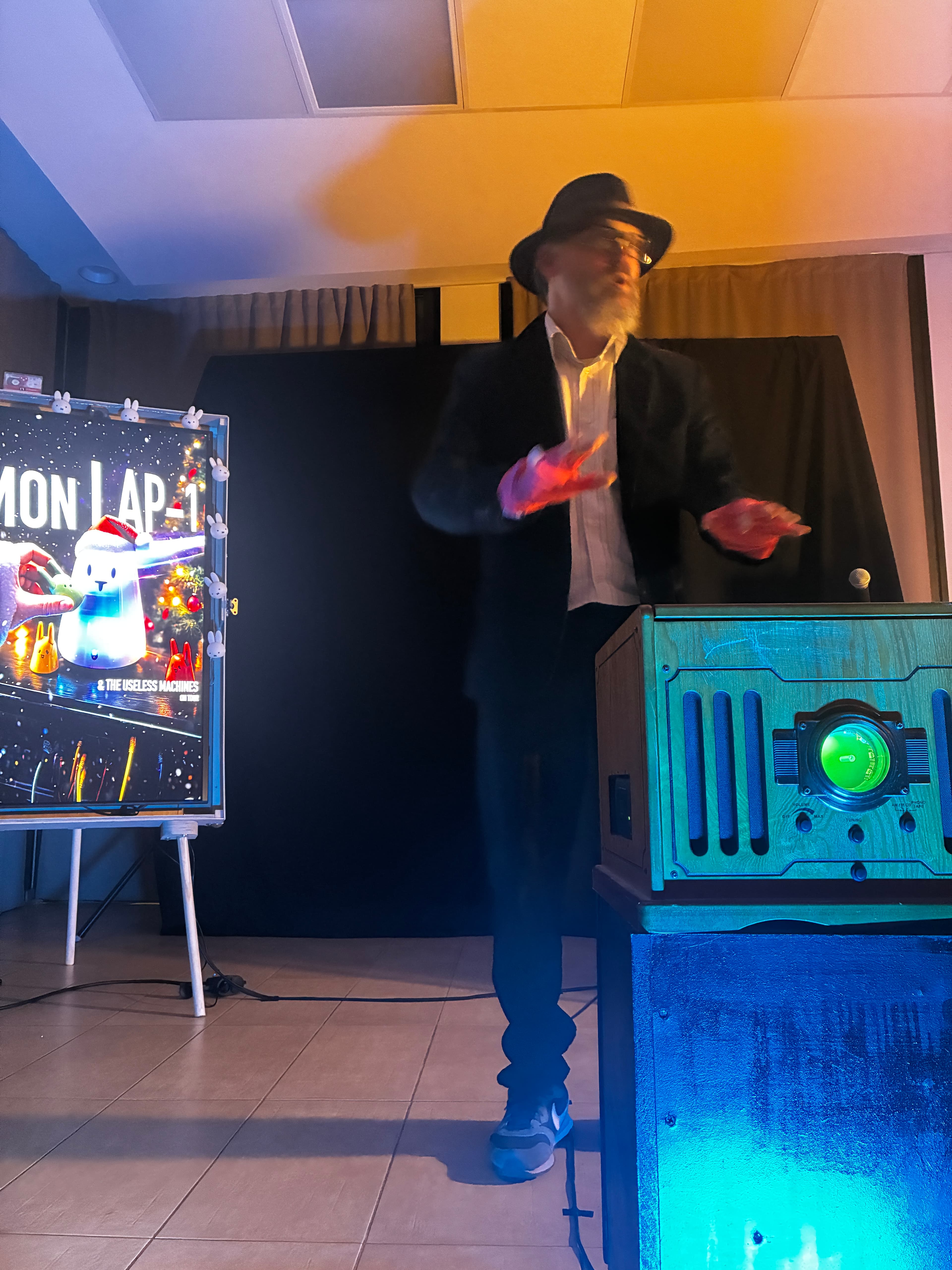 Mon Lap-1 & the useless machines 6